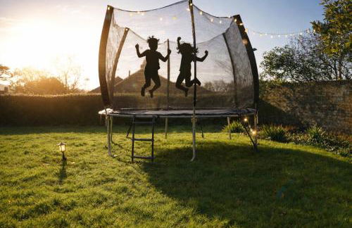 Big Group Bungalow, Sleeps 9, Perfect for Families - Photo 3