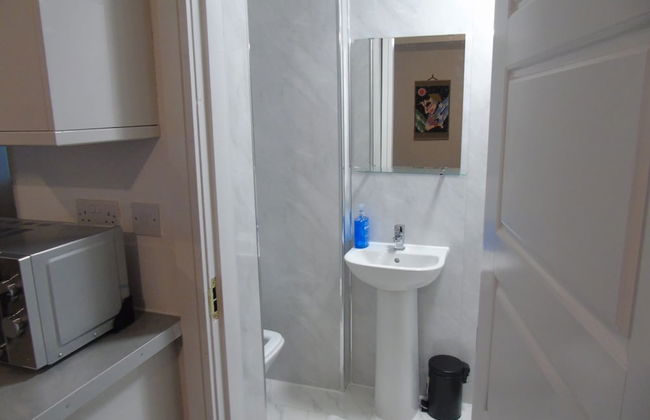 Inviting 1-bed Ground Floor Apartment in Bolton - Foto 23