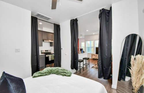 Serenity Studios - Near Med Center & Museum District - Foto 28