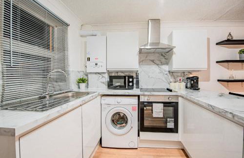 Bright Cosy Cottage with Parking and Outdoor Patio - Foto 4