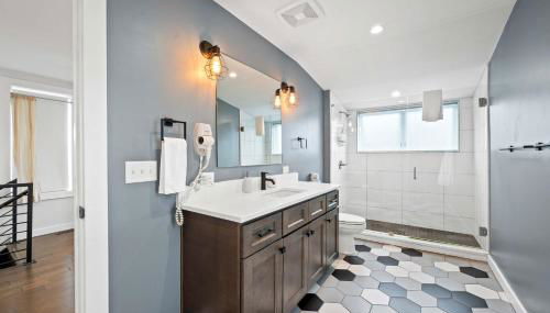 Downtown Views - Walk to Stadiums & Convention Center - Foto 3