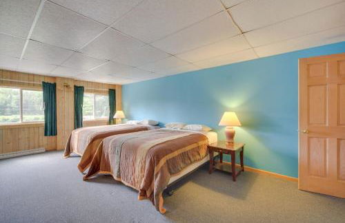 Spacious Winter Retreat with River Access and Kayaks! - Foto 19