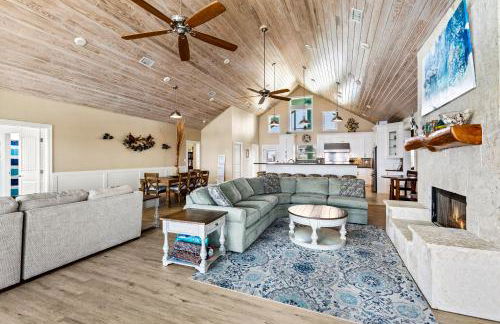 Beachfront Hideaway! Luxury Beachfront, SwimSpa, Game Room, Firepit by Bolivar Vacations - Foto 23