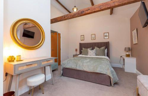 Luxury Barn - Hot Tub, Views, Stunning Location! - Pass the Keys - Photo 11