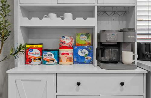 Entire Private Home with 3 Bedrooms 2 Bathrooms, Gated Yard, Garage, Hot Tub, 4-Beds, Golf, Mira Mesa, Available Now - Photo 42