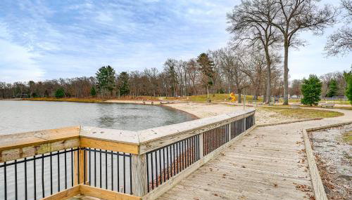 Walk to Fox Lake Pet-Friendly A-Frame with Fire Pit - Foto 3