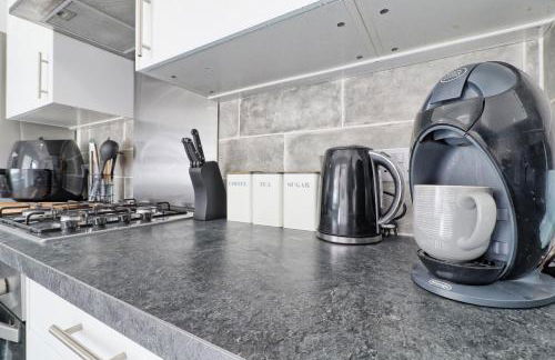 Comfy 4 Bed, Sleeps 8, fast WIFI, Contractor friendly - Foto 42