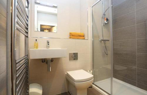 LIKONI 3 by BOURNECOAST - A Modern Apartment with SEA VIEWS, Patio and Parking - FM6193 - Foto 19