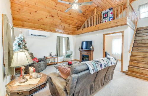 Charming and Cozy Cabin Near Lake Champlain! - Foto 5