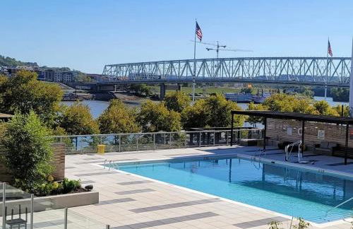 The 513 Flat! 1BR, 1Bath Apt with Pool and Riverfront View! Free Gated Parking! Only Steps from The banks & Stadiums! - Foto 43