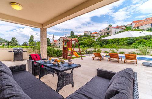 Villa Janie with a pool for up to 16 people - Photo 61