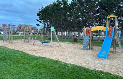 La Normandine, mer, histoire, plage débarquement gold beach, maison 4 chambres, spacieuse avec jardin et parking gratuit - Foto 9