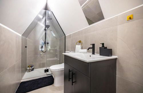 Modern 2-Bed Apartment - Near Train and Town - Parking Available - Foto 46