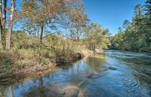 Riverfront Tallulah Falls Cabin with Hot Tub! - Foto 36