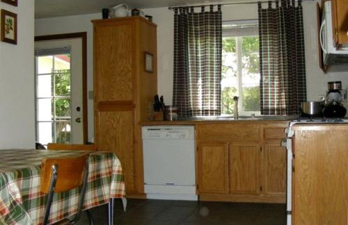 Camping Cabin Perfect for Families near the Shasta-Trinity National Forest, California - Foto 3