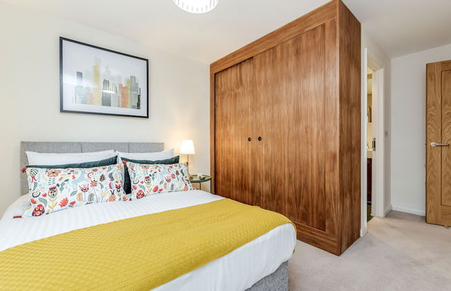 Large Apartment near Windsor Castle - Photo 11