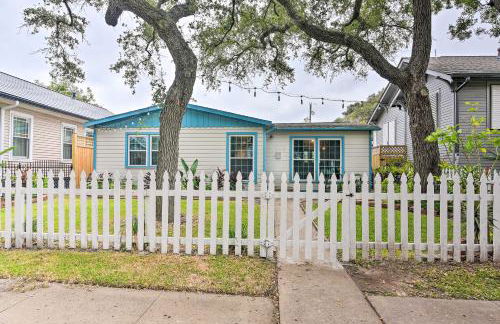 Galveston Group Getaway with Private Yard and Fire Pit - Foto 43