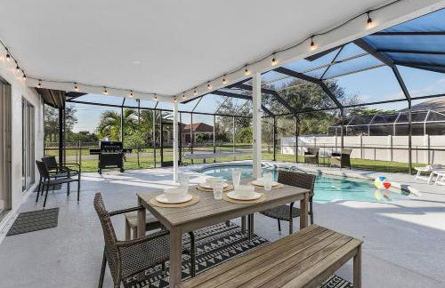 The Annabelle-- Bright 4 Bedroom Home, Heated Pool - Foto 2