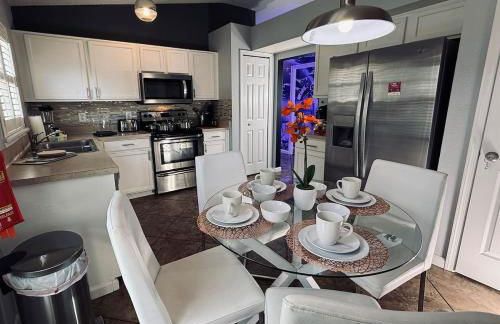 Near Disney, Private South Facing Pool, Star Wars Arcade Theater, 3 King Beds - Photo 13