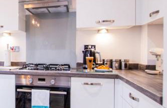 Charming 1BR House in Eccles with Free Parking - Foto 17