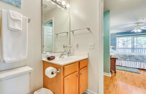 Marina and Beach Club Access Condo in Southport - Foto 19