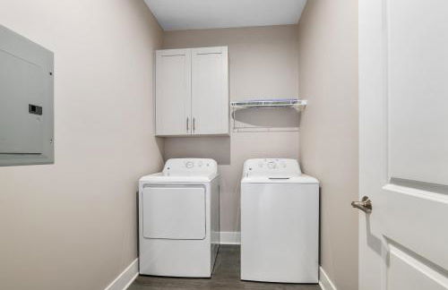 Modern 2BR 2BA New Build Condo with Garage & Patio - Foto 27