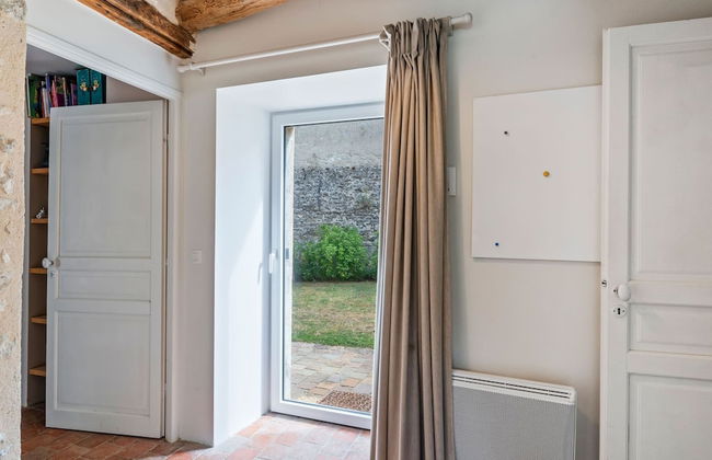 Charming Holiday Home in Yevre-la-ville With Pool - Foto 2