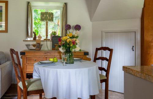 Climbing Rose Cottage - Dog Friendly - Peaceful Cotswold Cottage - Photo 15