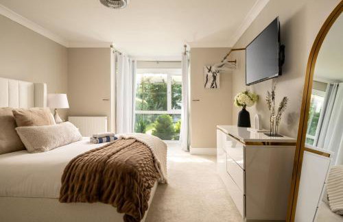 Seahaven in Sandbanks with Private Hot Tub - Photo 10