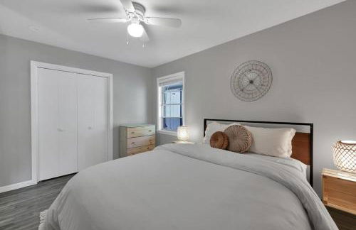 The Huge Home I Next 2 SHSU I Sleeps 16 I PingPong - Foto 22