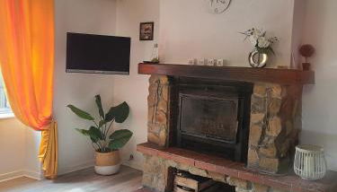 Maison auvergnate entièrement rénovée - Foto 2