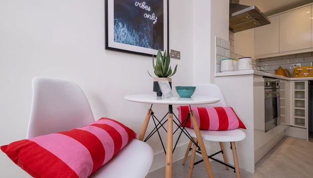 Host Stay Good Vibes at Buckingham - Foto 2, Habitación