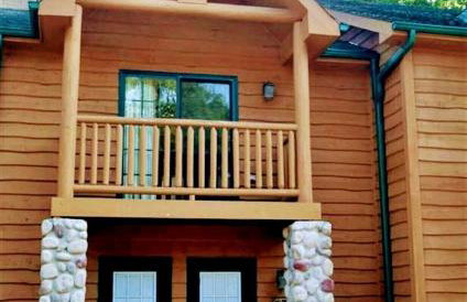 Spacious Luxury Villa Retreat with Jetted Tub, Fireplaces, Balconies, and Smart TV in North Utica, Illinois - Foto 1