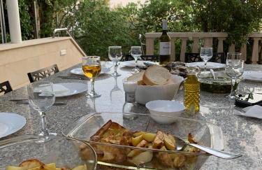 Luxury Seaside Villa with a classic Mediterranean Olive Garden, a fully equipped Professional Kitchen, Pool, Sauna, Padle Boards and Canoe - Miolin Beach House - Photo 43