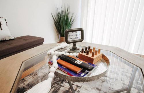 Fenced Lot W Home Gym plus Washer and Dryer - Foto 6