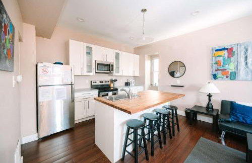 Acrisure Field - Off Street Parking - GroupStay - Foto 2