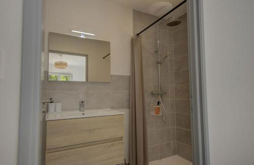 Villa de plain-pied au centre du village avec piscine privée - Foto 8