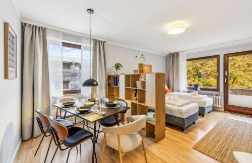 NASA Homes I Moderne Suite I Zentral I 3 Zimmer I 3 Balkone I neu renoviert I Smart TV I Hotelbetten - Foto 6