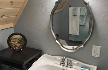 Petting Zoo! Hot Tub, 15 acres, stream & Romance! - Foto 65