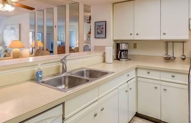 Beautiful Unit In One Of The Most Prestigious Condo Complex In Islamorada 2 Bedroom Condo by RedAwning - Photo 8