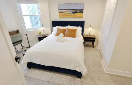 Pristine Petworth Family Home w Street Parking - Foto 39