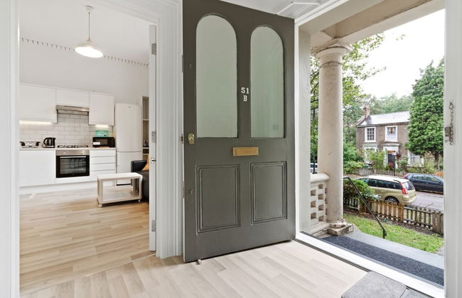 Refined, Light 1 Bed Apt w Balcony in Brixton - Foto 10