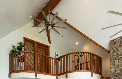 Stunning 4BR Retreat, Deck, Ping Pong, Near Marina - Foto 13