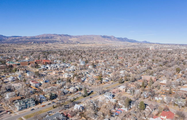 5bddowntown Victorian Charmhot Tub, Firepit - Photo 54
