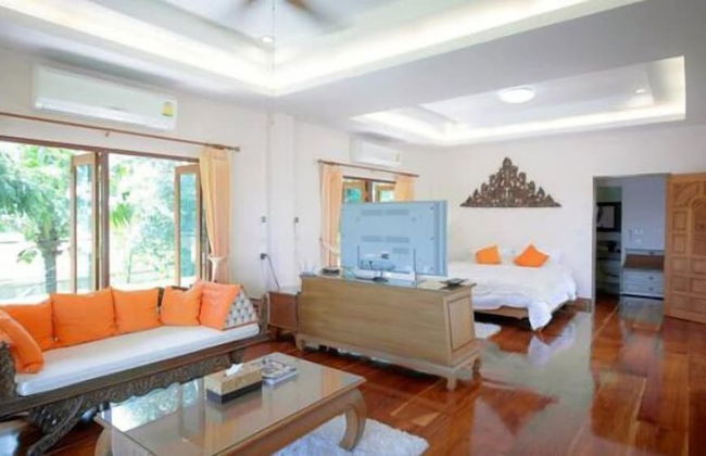 Tharnrarin Villa Suphan Buri - Photo 13