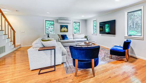 8 Mi to Tanglewood and Butternut Ski Spacious Home! - Foto 5