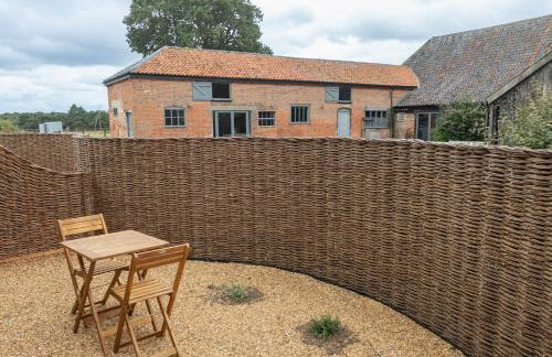 2 Henham Barns - Photo 6