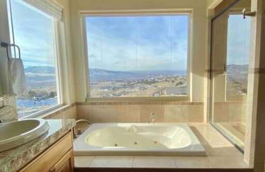 Luxury home w a View- biking and hiking near - Foto 12