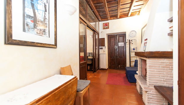 Rental In Rome Santa Maria - Photo 2, Interior entrance