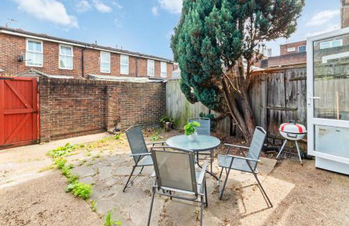 House - Sleeps up to 10 & Free Parking - Foto 11